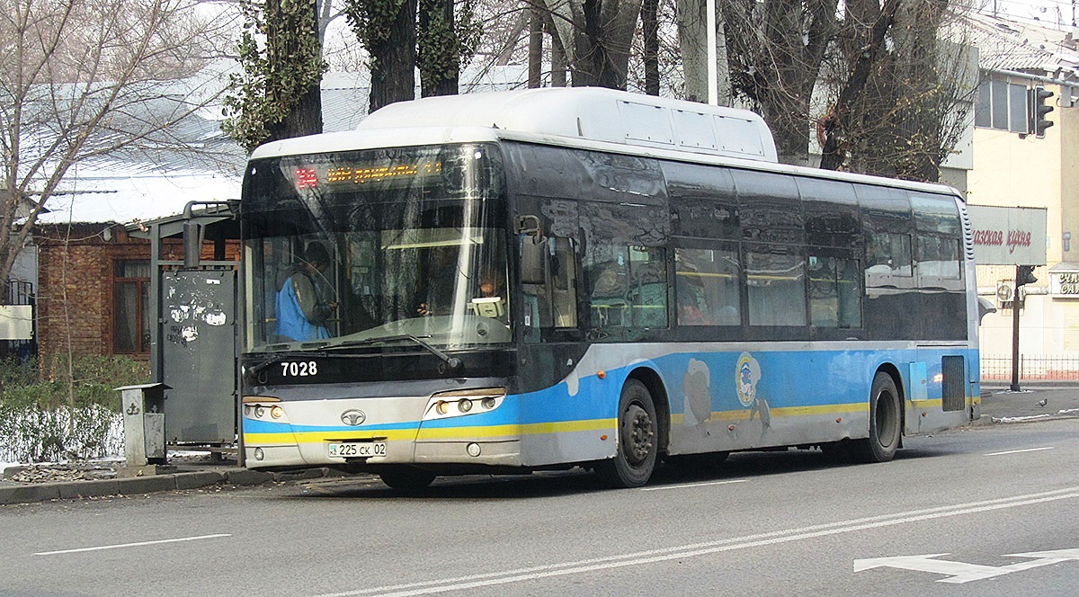 Алматы, Guilin Daewoo GDW6126CNG (СемАЗ) № 7028