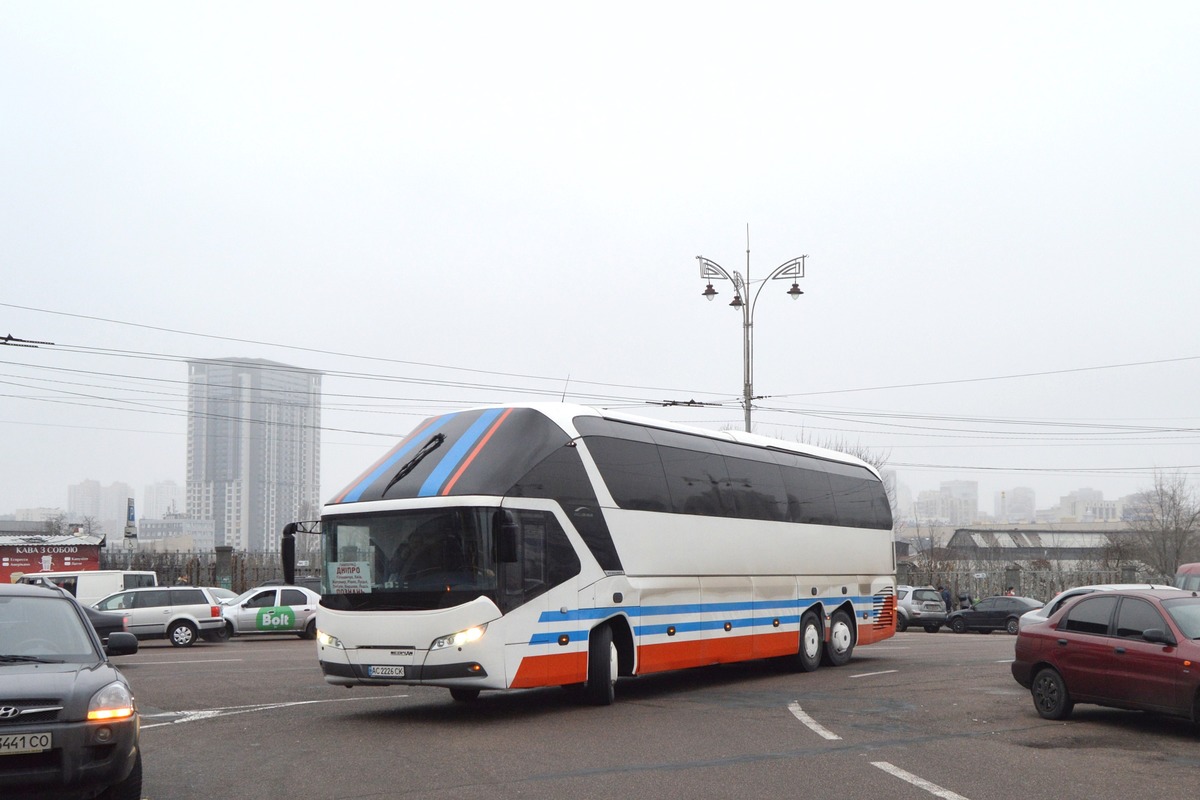 Volyňská oblast, Neoplan P12 N5218/3SHDL Starliner L č. AC 2226 CK