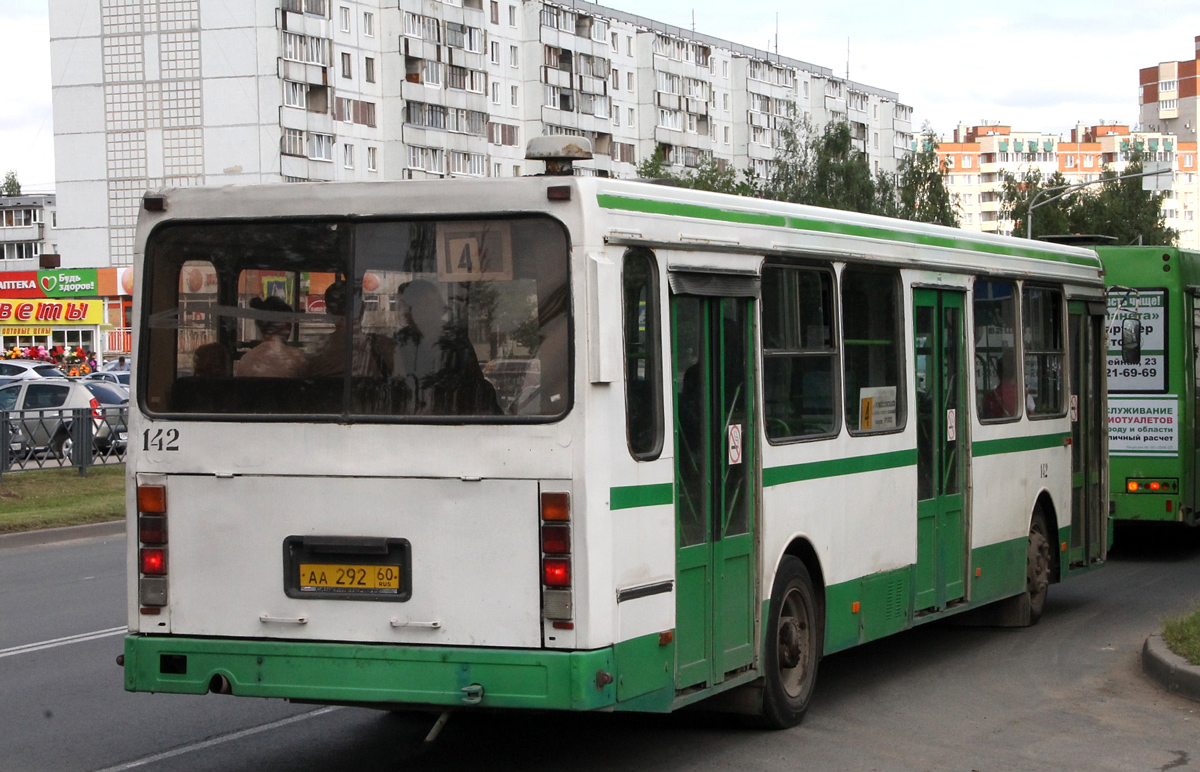 Псковская область, ЛиАЗ-5256.25 № 142