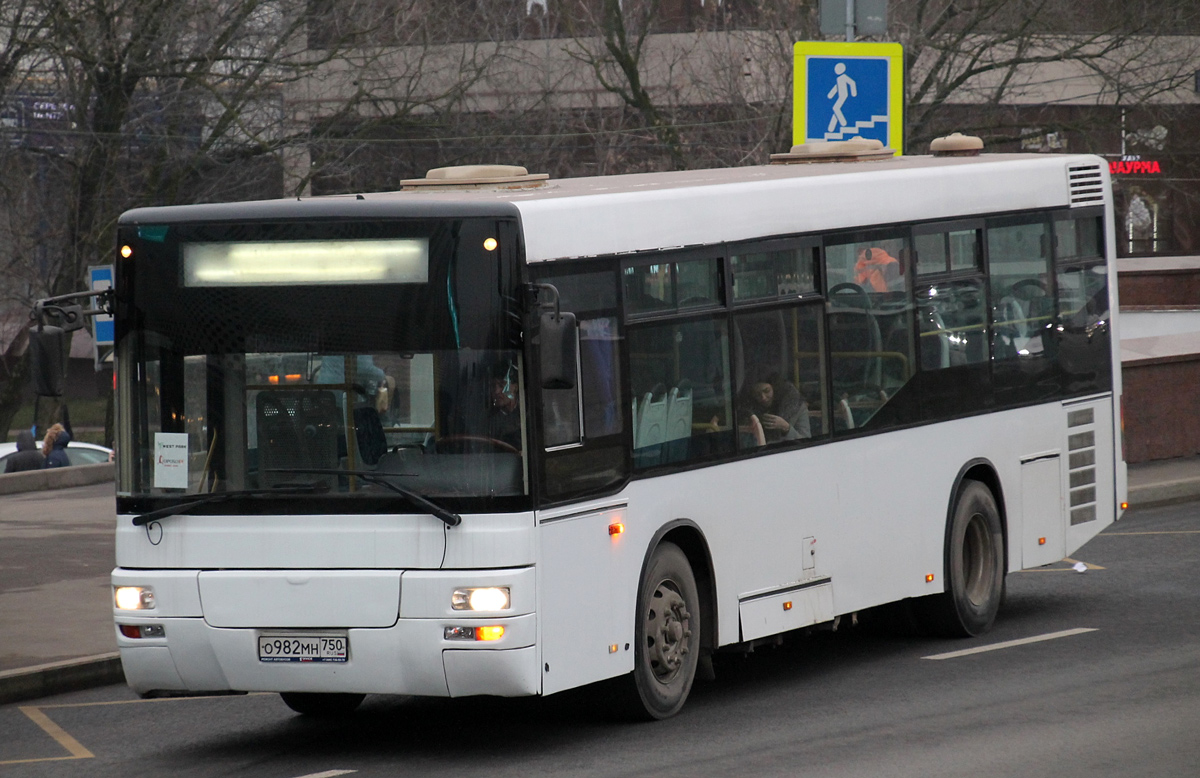 Москва, Yutong ZK6108HGH № О 982 МН 750