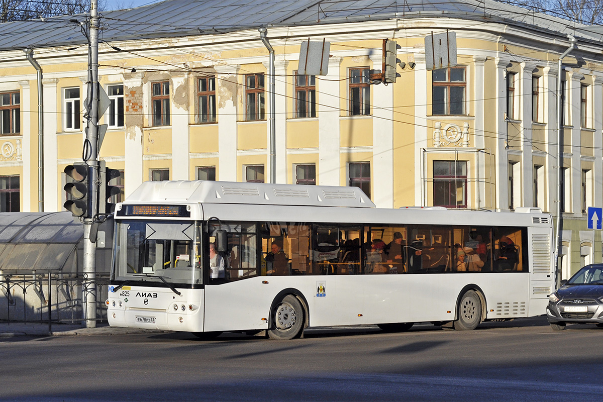 Новгородская область, ЛиАЗ-5292.67 (CNG) № 825