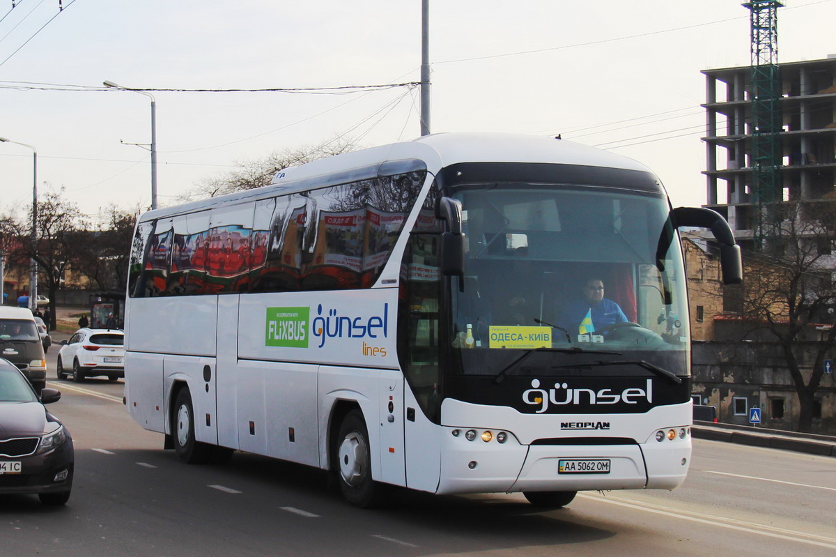 Киев, Neoplan P21 N2216SHD Tourliner SHD № AA 5062 OM