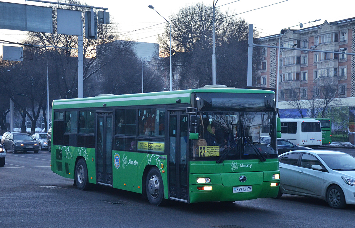 Алматы, Yutong ZK6108HGH № 579 AY 05