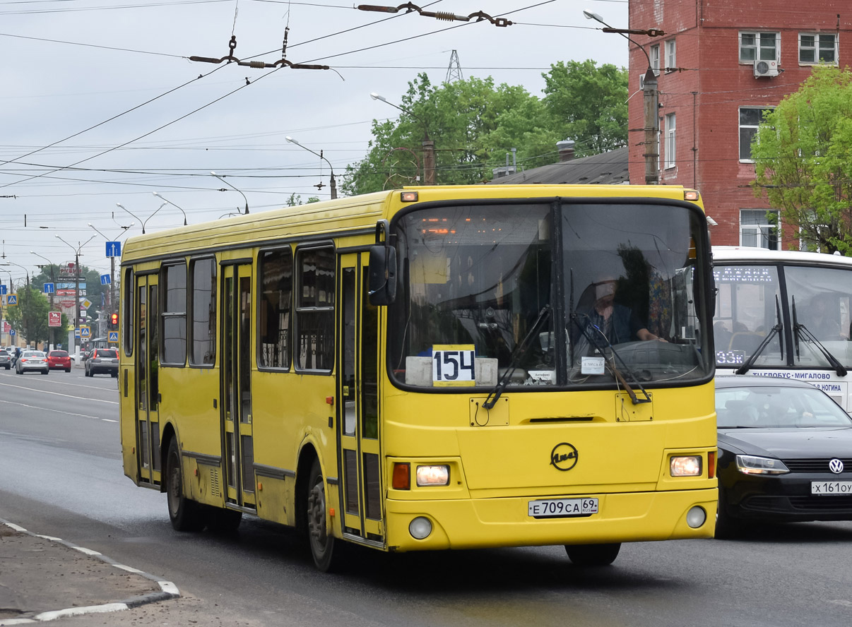 Тверская область, ЛиАЗ-5256.35 № Е 709 СА 69