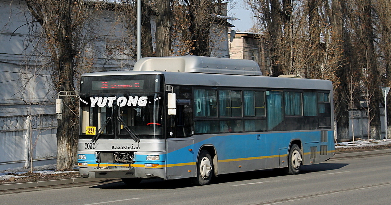 Алматы, Yutong ZK6118HGA № 7037