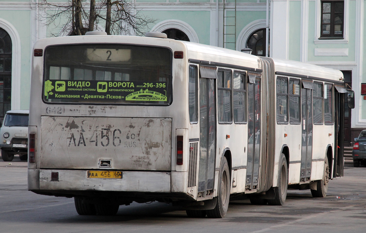 Pskovská oblast, Mercedes-Benz O345G č. 642