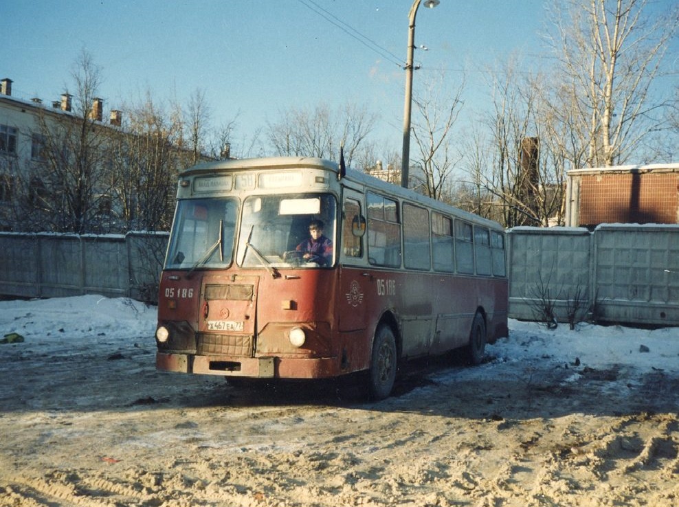 Moskva, LiAZ-677M č. 05186