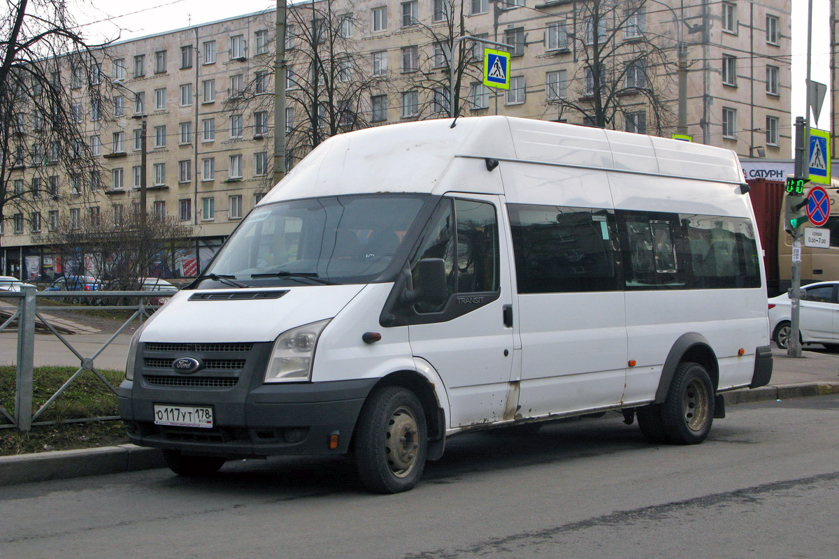 Szentpétervár, Nizhegorodets-222709  (Ford Transit) sz.: О 117 УТ 178