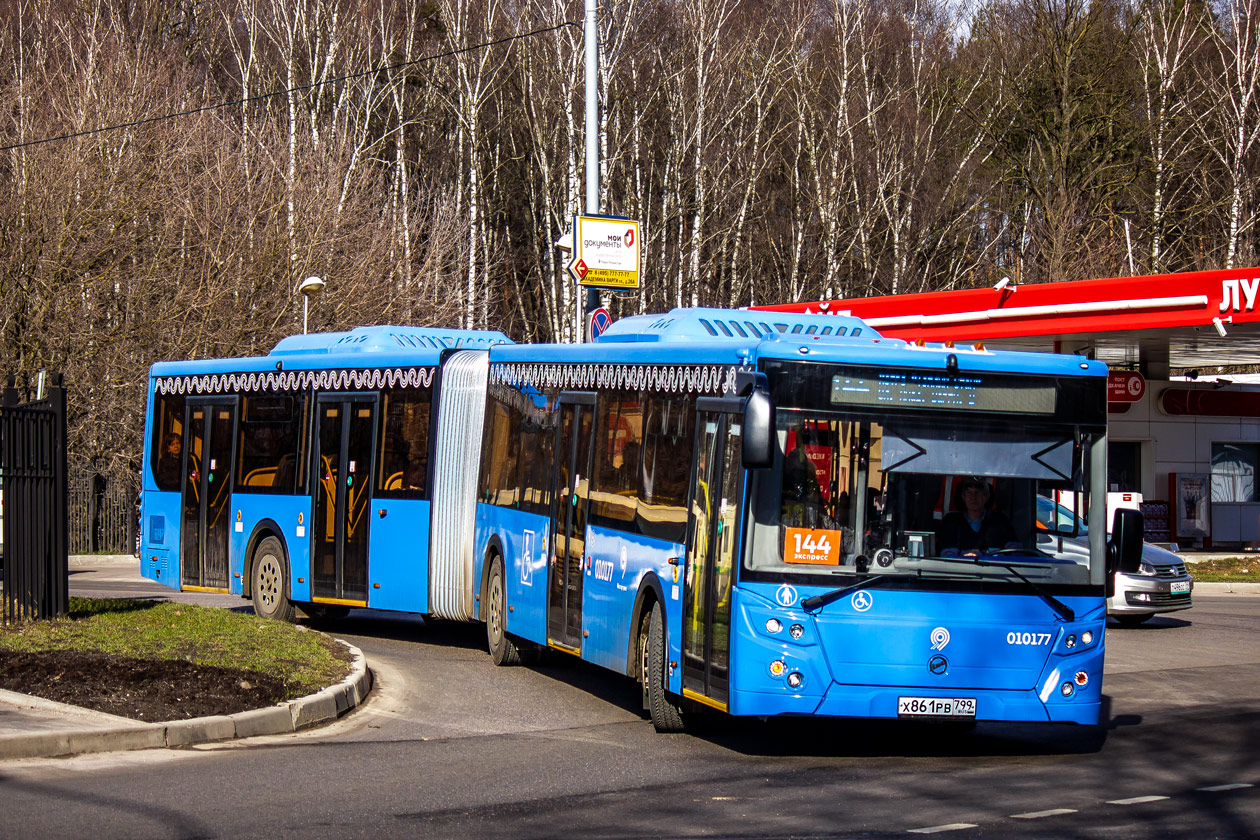 Автобус 144 красное