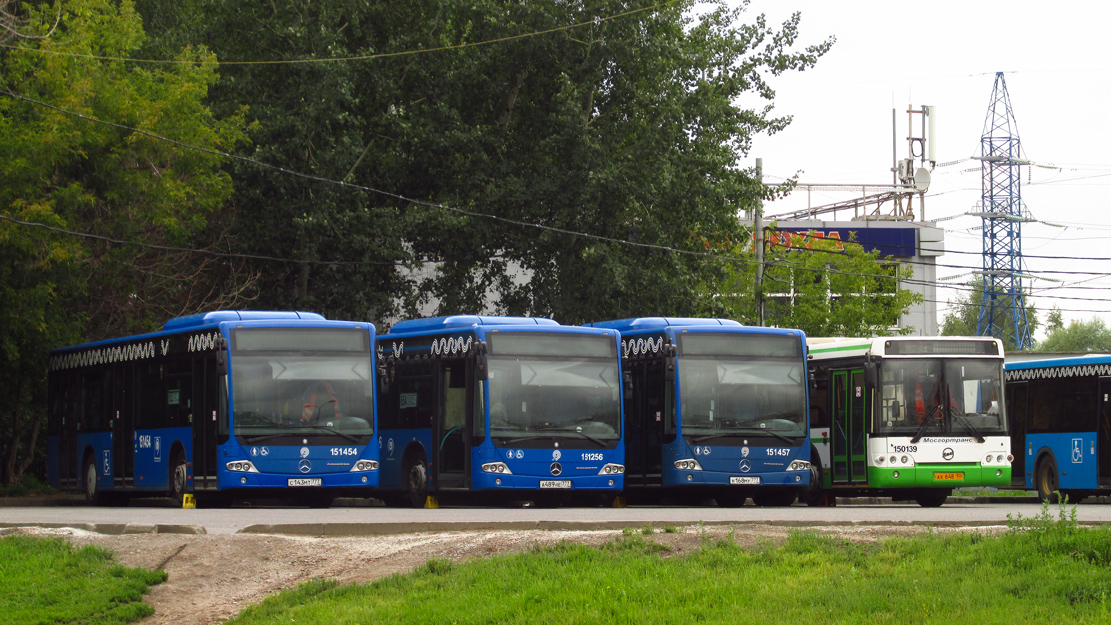 Moskau, Mercedes-Benz Conecto II Nr. 151454; Moskau — Bus stations