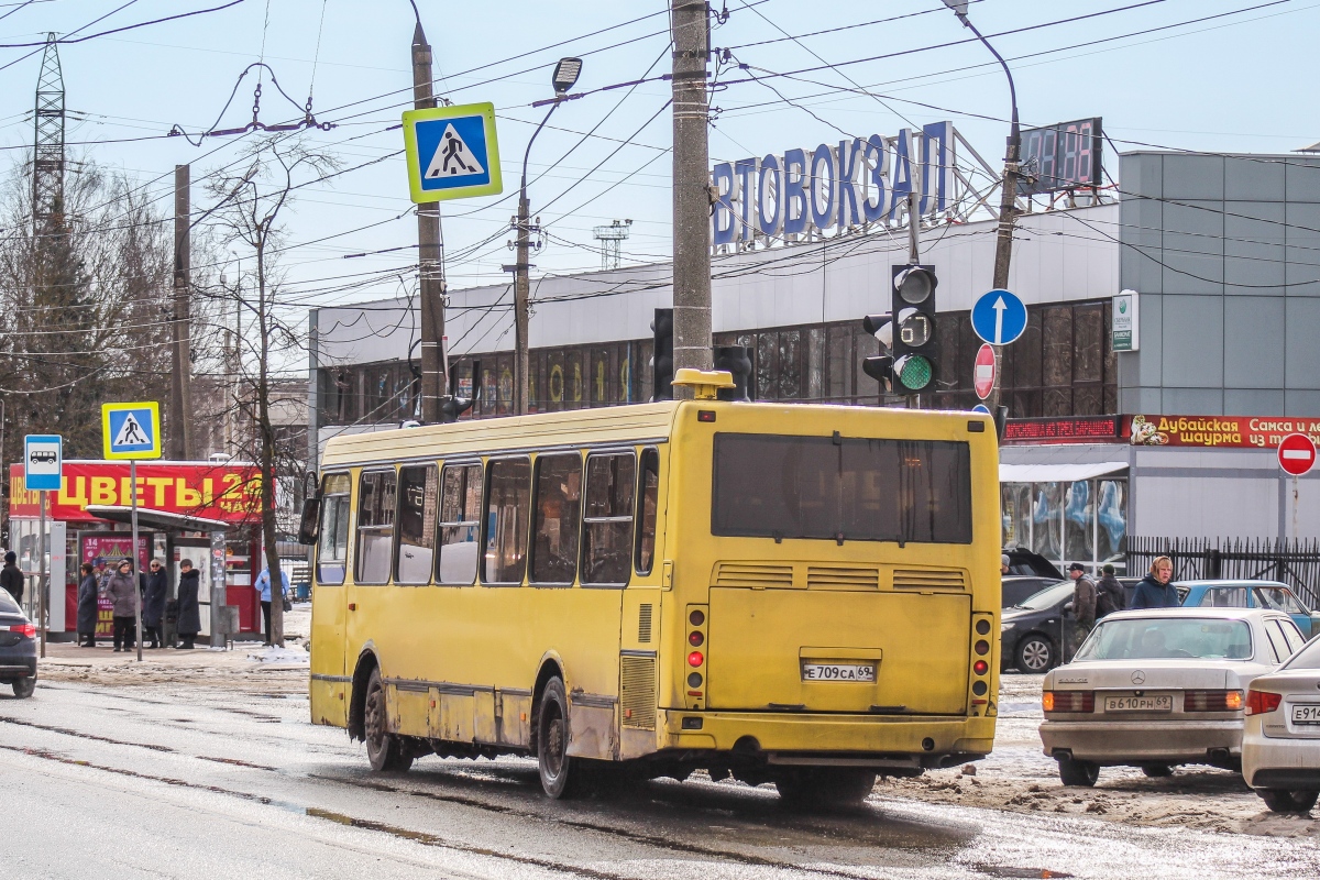 Тверская область, ЛиАЗ-5256.35 № Е 709 СА 69