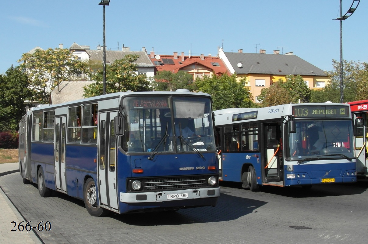 Vengrija, Ikarus 280.40A Nr. 04-66; Vengrija, Volvo 7700A Nr. FJX-221