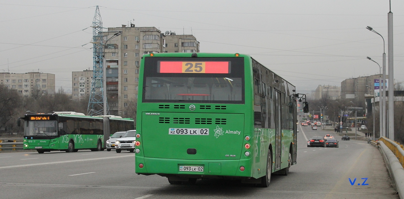 Алматы, Golden Dragon XML6105CR (Hyundai Trans Auto) № 093 LK 02