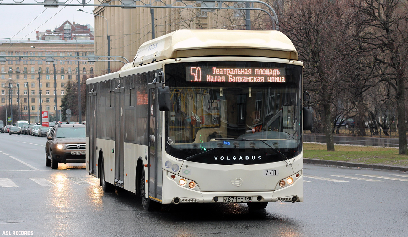 Szentpétervár, Volgabus-5270.G0 sz.: 7711