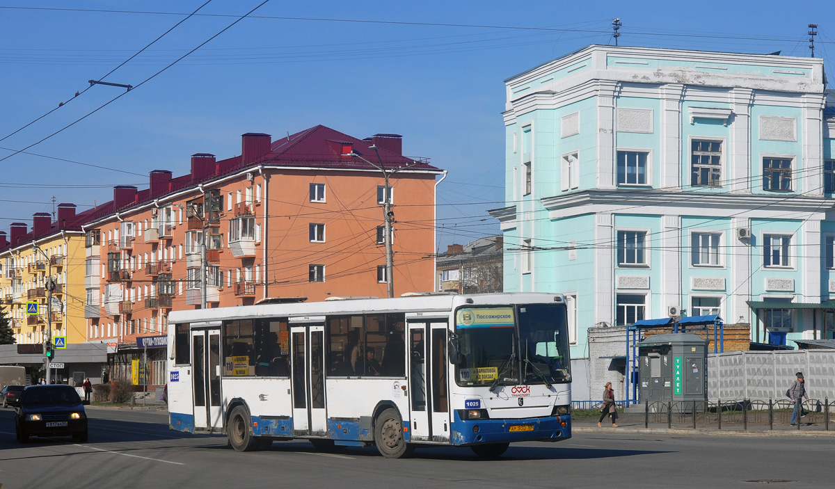 Omsk region, NefAZ-5299-20-15 Nr. 1025
