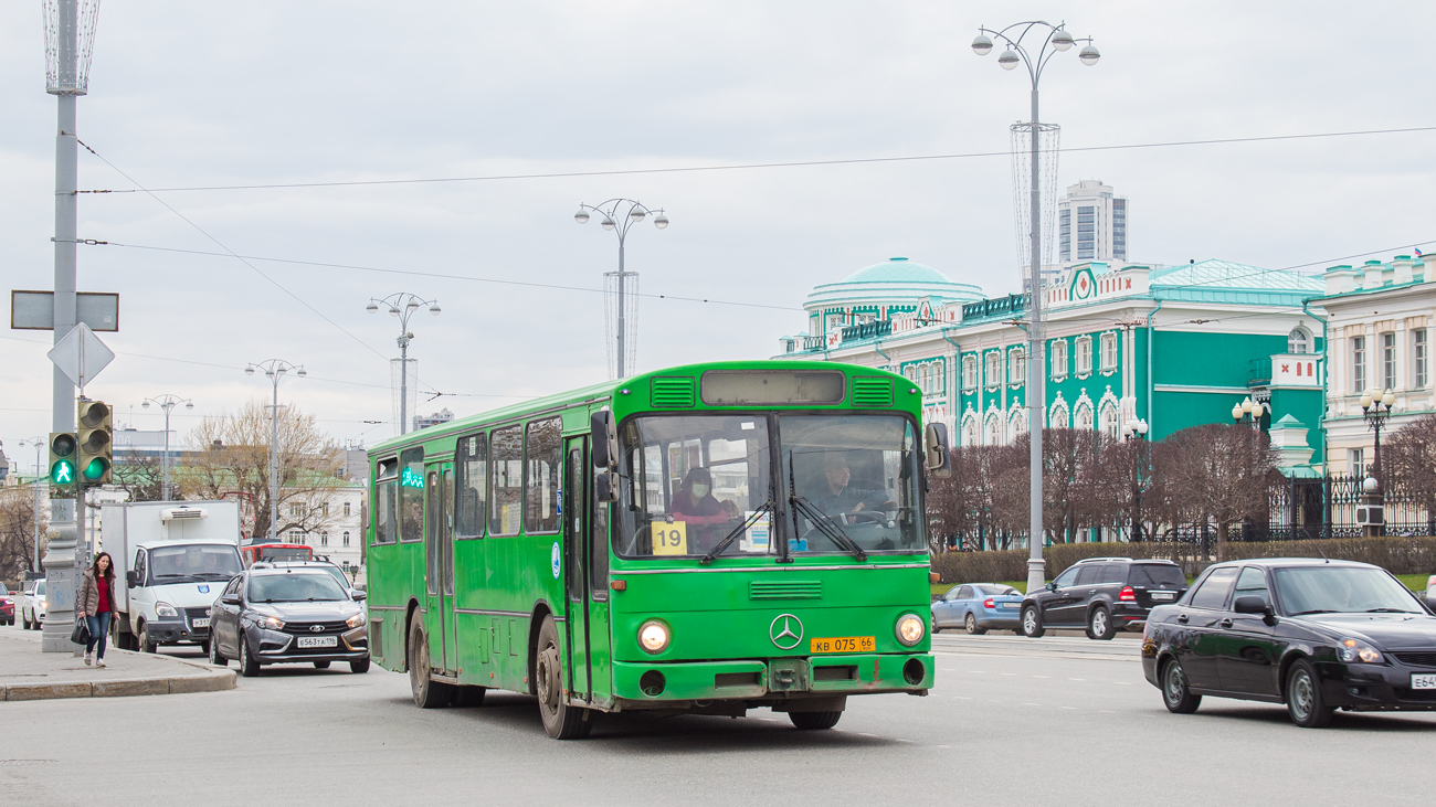 Свердловская область, Mercedes-Benz O305 № КВ 075 66