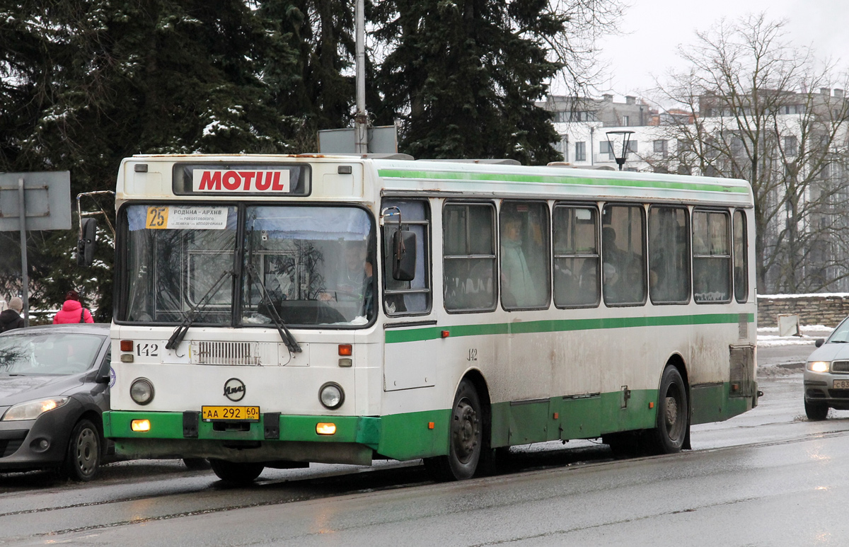 Псковская область, ЛиАЗ-5256.25 № 142