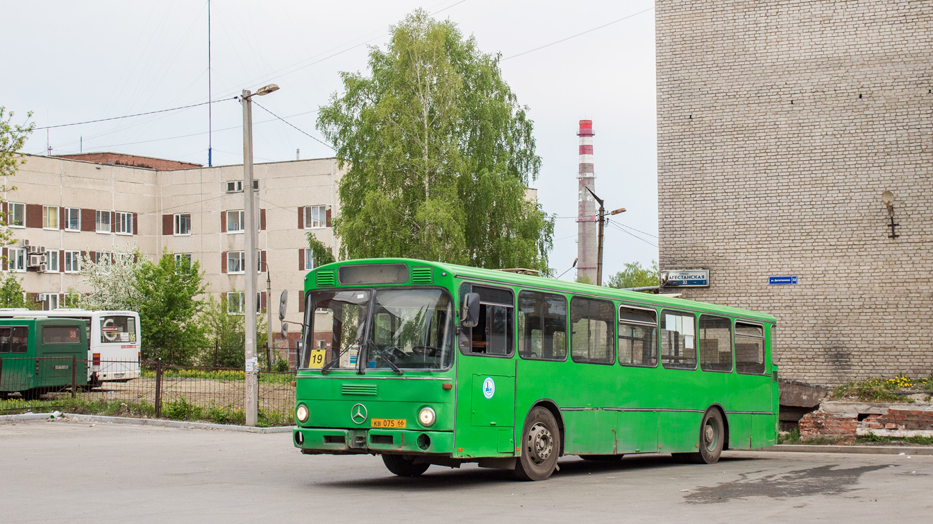 Свердловская область, Mercedes-Benz O305 № КВ 075 66