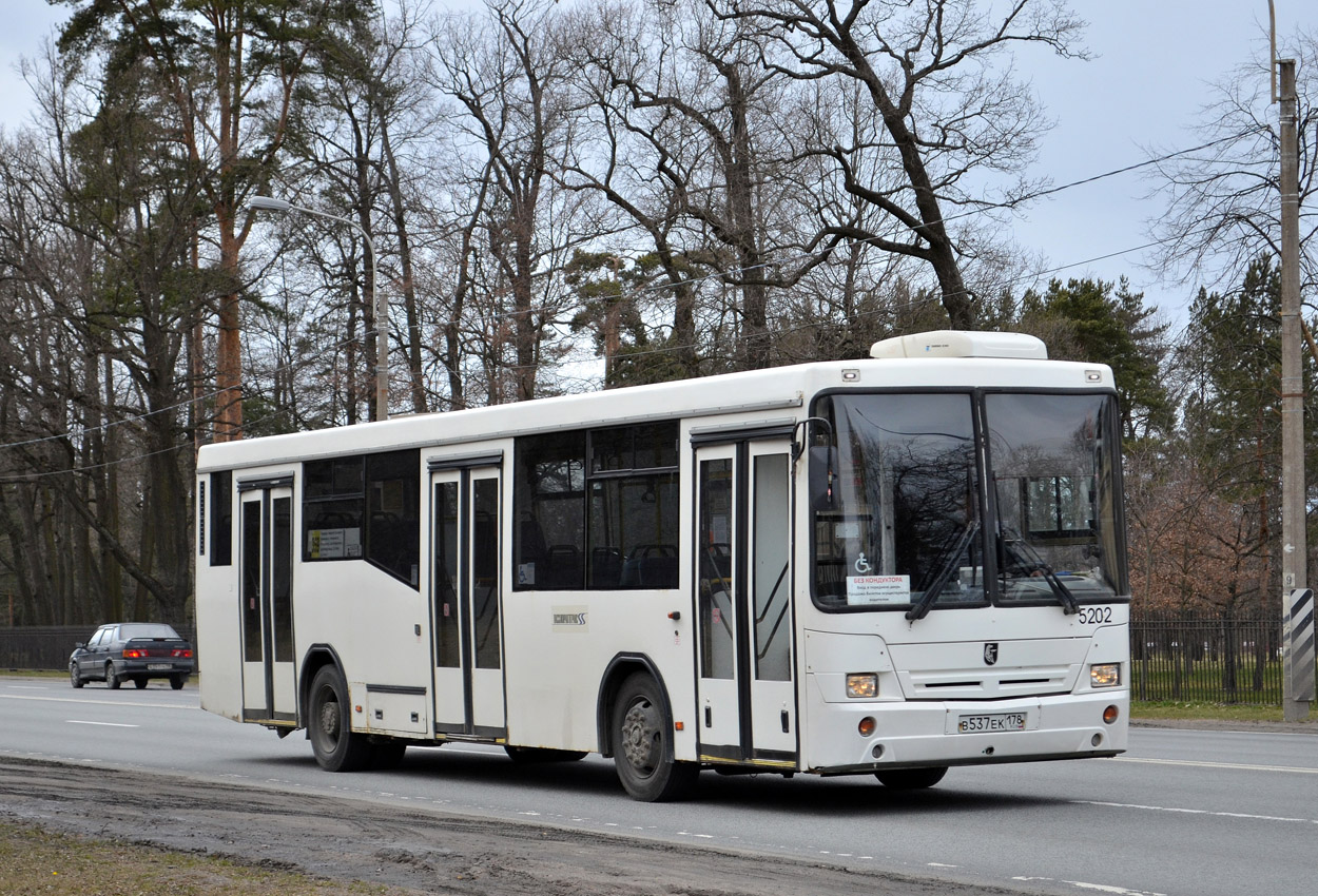 Sankt Petersburg, NefAZ-5299-30-32 Nr 5202