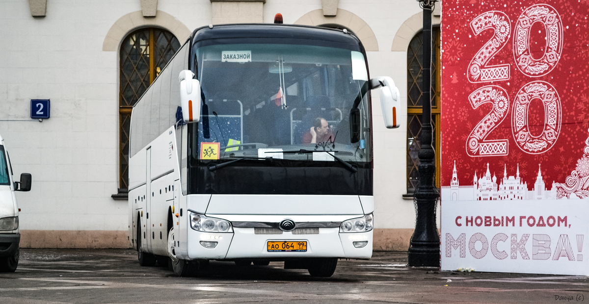 Москва, Yutong ZK6122H9 № АО 064 99