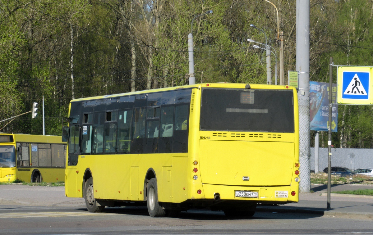 Санкт-Петербург, Golden Dragon XML6125CR № В 258 КМ 178