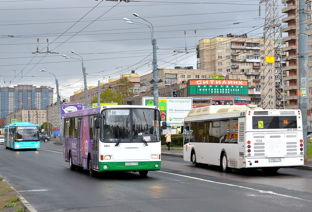 Санкт-Петербург, ЛиАЗ-5293.60 № 3831; Санкт-Петербург, ЛиАЗ-5292.71 № 7558