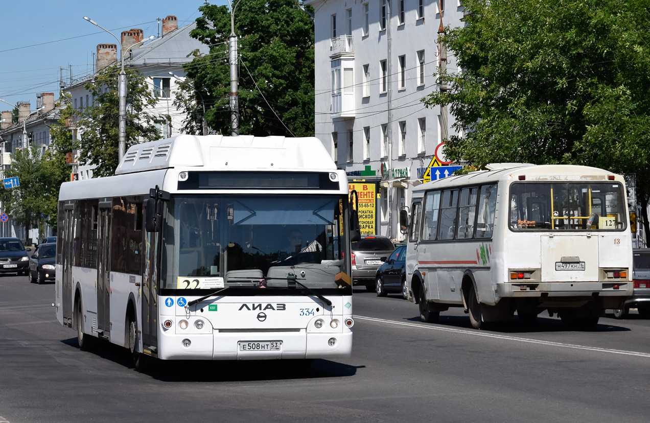 Новгородская область, ЛиАЗ-5292.67 (CNG) № 334; Новгородская область, ПАЗ-32054 № 13