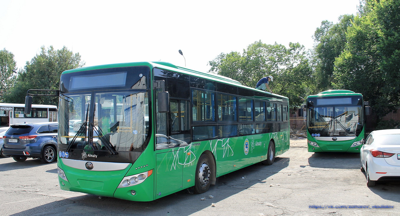 Алматы, Yutong ZK6118HGA № б/н 11; Алматы, Yutong ZK6118HGA № б/н 12