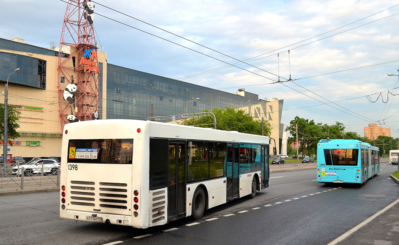 Санкт-Петербург, Волжанин-5270-20-06 "СитиРитм-12" № 1398; Санкт-Петербург, МАЗ-216.066 № 1295