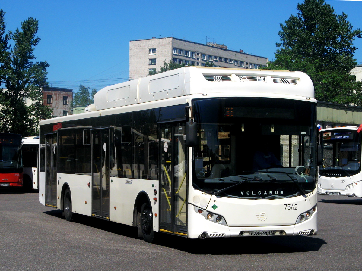 Szentpétervár, Volgabus-5270.G2 (CNG) sz.: 7562