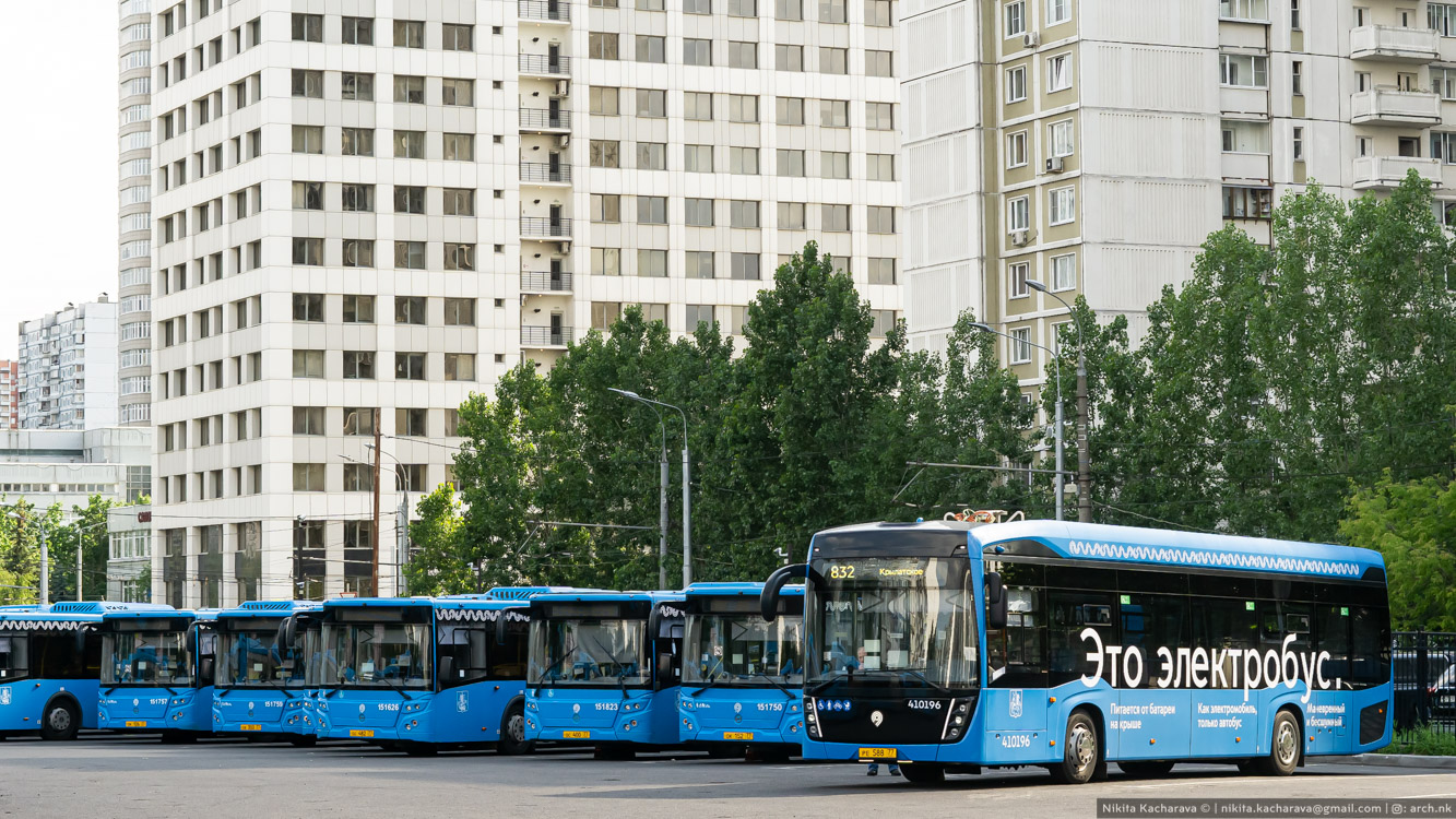 Москва, КАМАЗ-6282 № 410196; Москва — Автобусные вокзалы, станции и конечные остановки