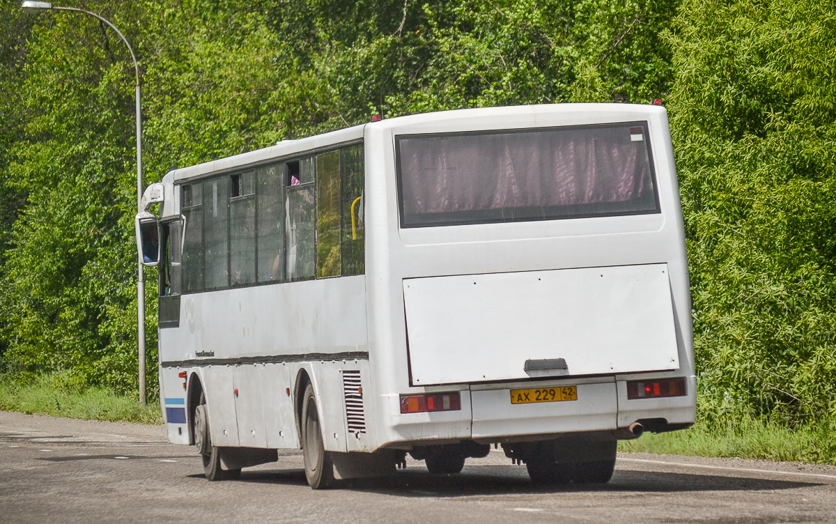 Кемеровская область - Кузбасс, КАвЗ-4238-02 № АХ 229 42