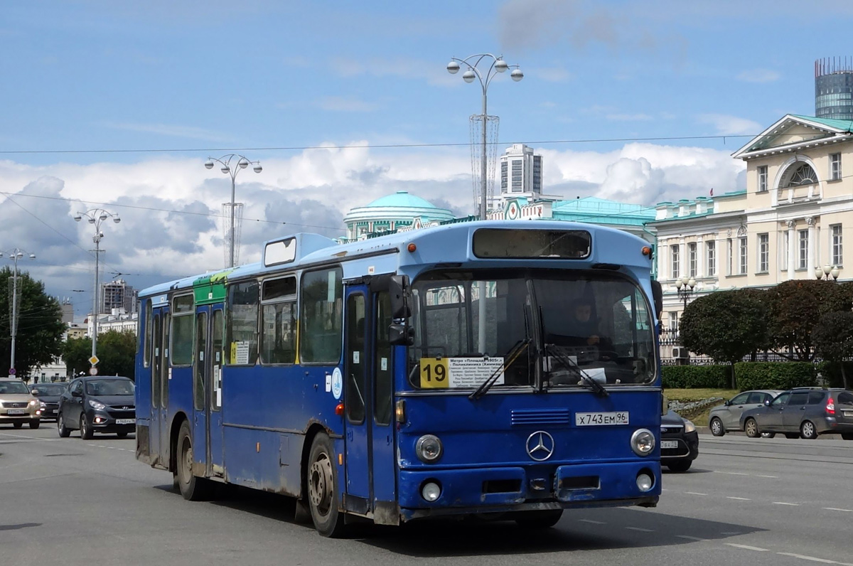 Свердловская область, Mercedes-Benz O305 № Х 743 ЕМ 96