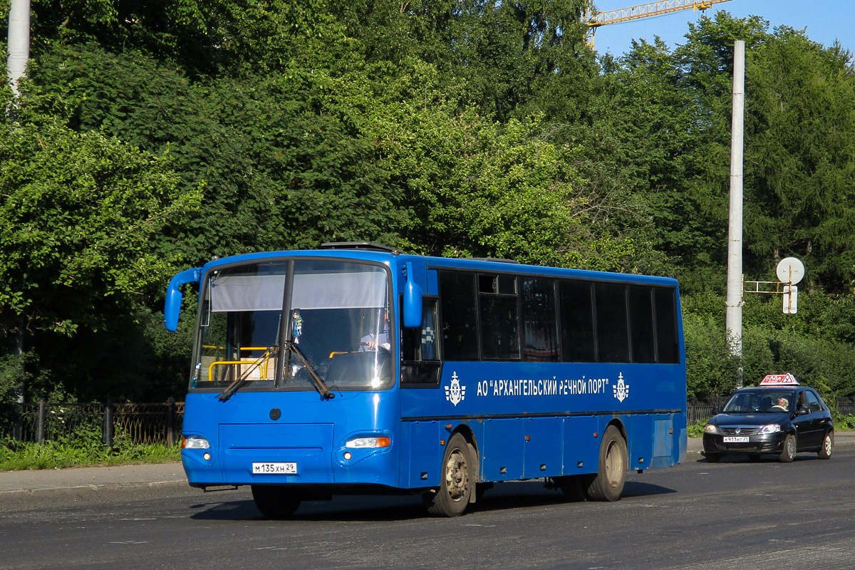 Архангельская область, КАвЗ-4238-41 № М 135 ХН 29