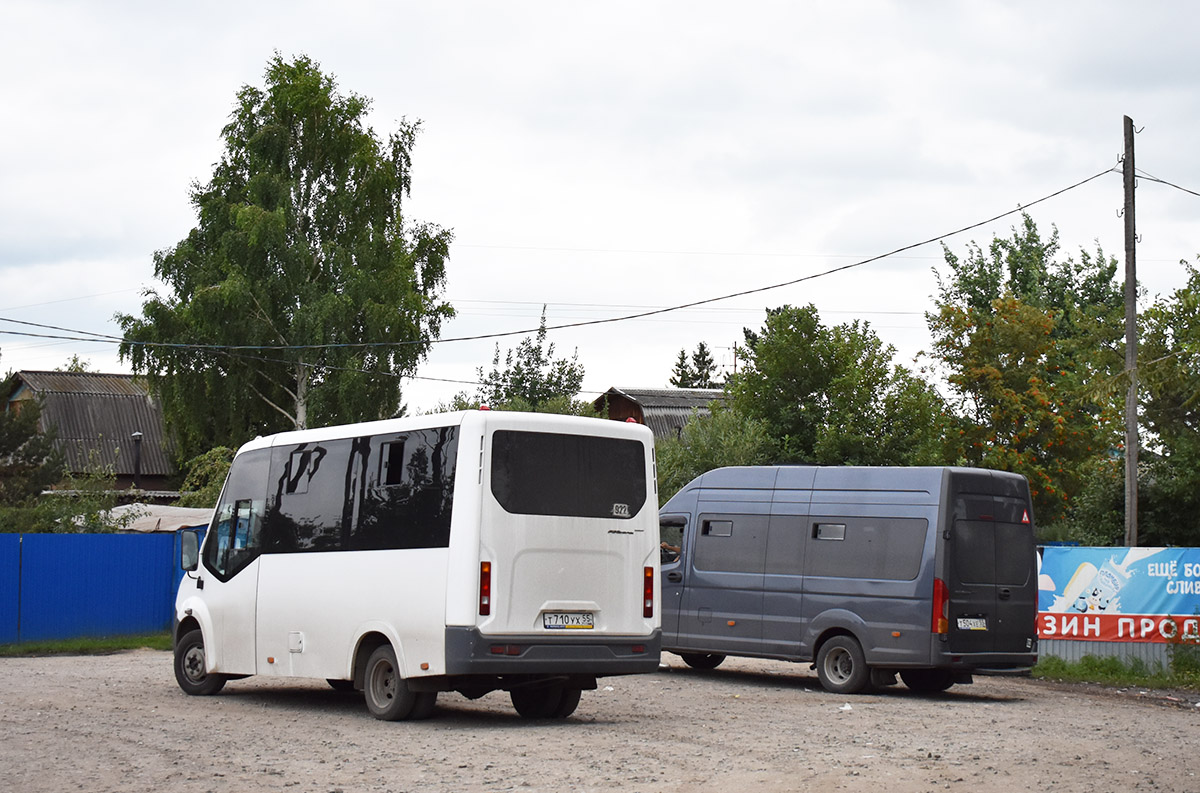 Omsk region, GAZ-A64R42 Next č. Т 710 УХ 55; Omsk region, GAZ-A65R32 Next č. Т 504 ХЕ 55; Omsk region — Bus stops