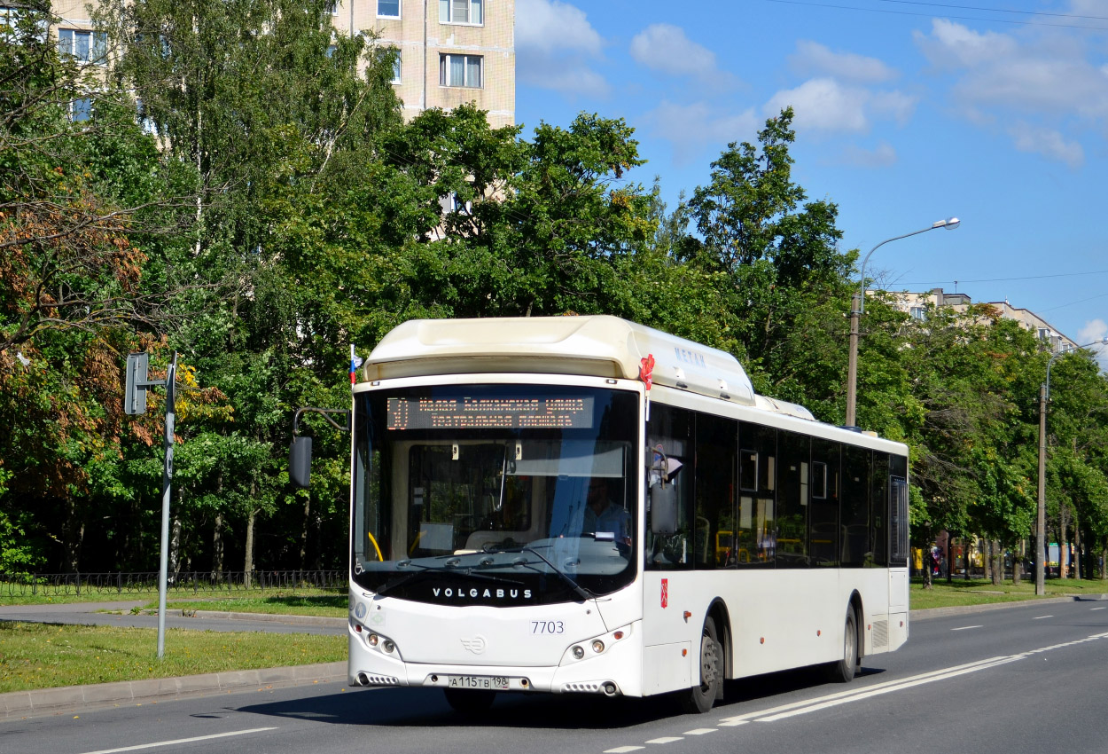 Sankt Petersburg, Volgabus-5270.G0 Nr 7703