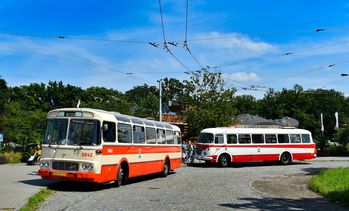 Чехия, Karosa ŠM11.1630 № 5842; Чехия, Škoda 706 RTO CAR № 247