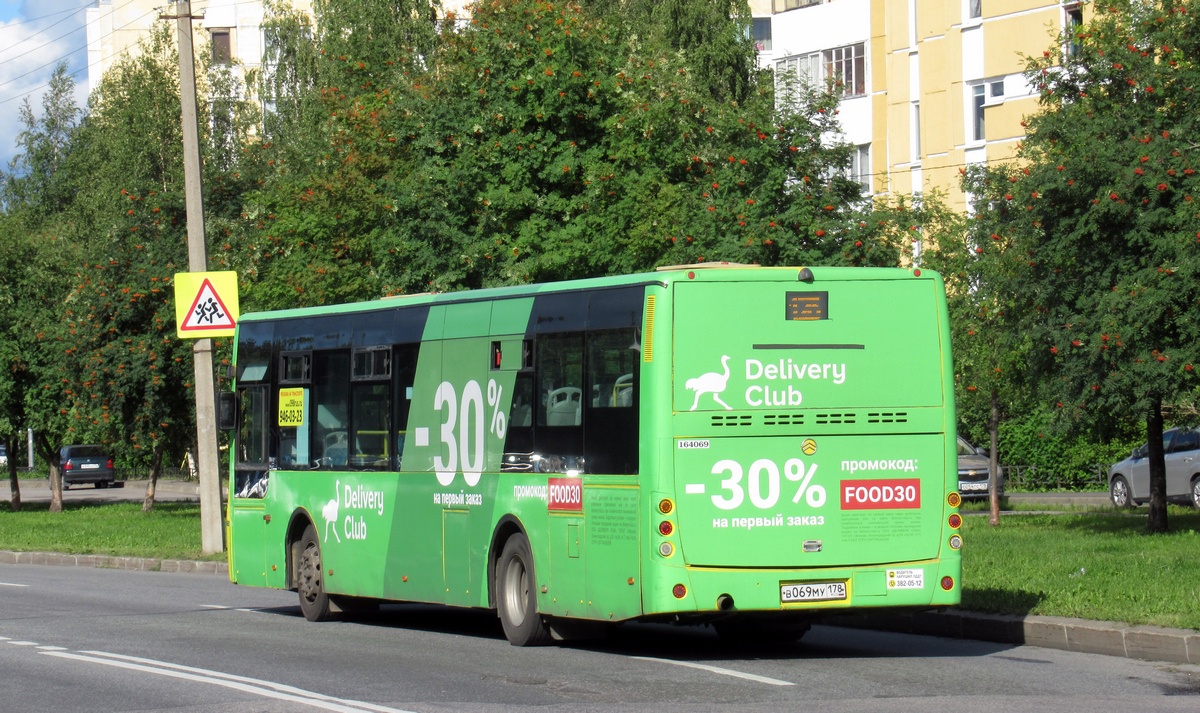 Petrohrad, Golden Dragon XML6125CR č. В 069 МУ 178