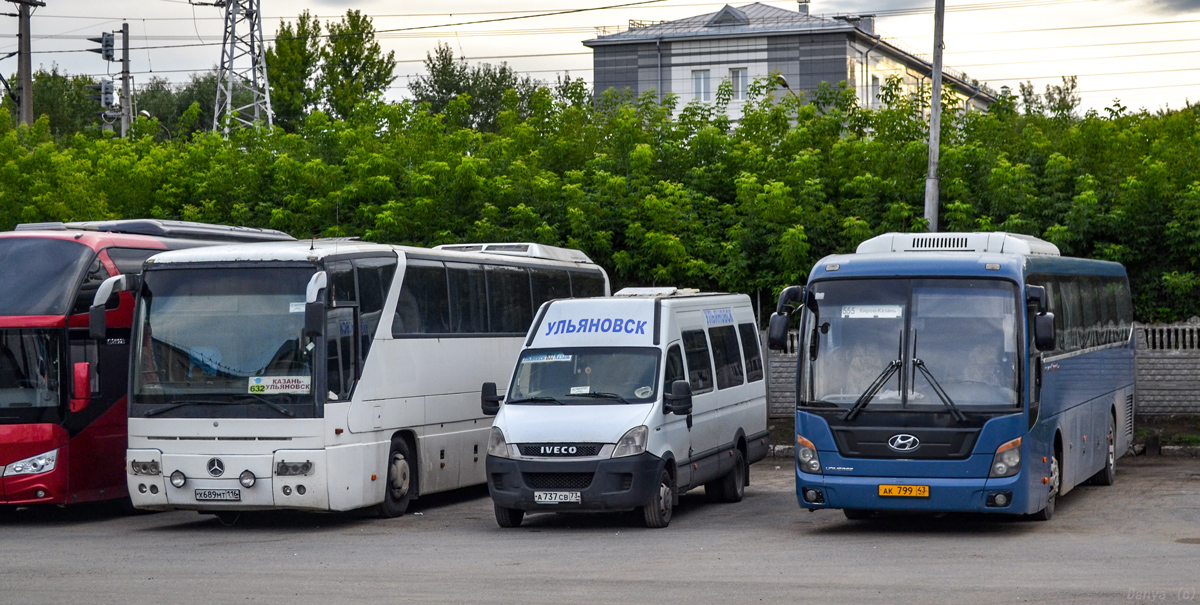 Uljanovszki terület, Bereginya Lux 2244 (IVECO Daily) sz.: А 737 СВ 73; Kirovi terület, Hyundai Universe Space Luxury sz.: х612