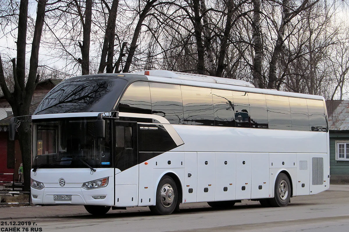 Москва, Golden Dragon XML6126JR № О 300 РО 750