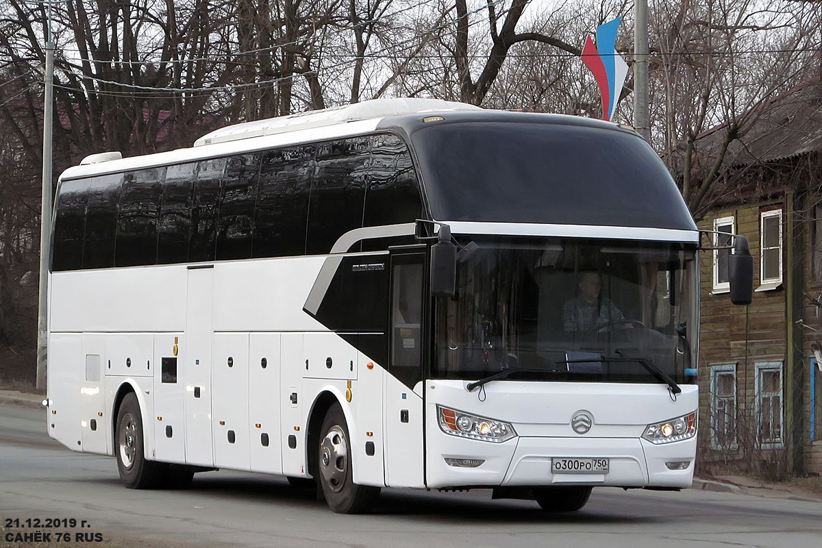 Moscow, Golden Dragon XML6126JR # О 300 РО 750