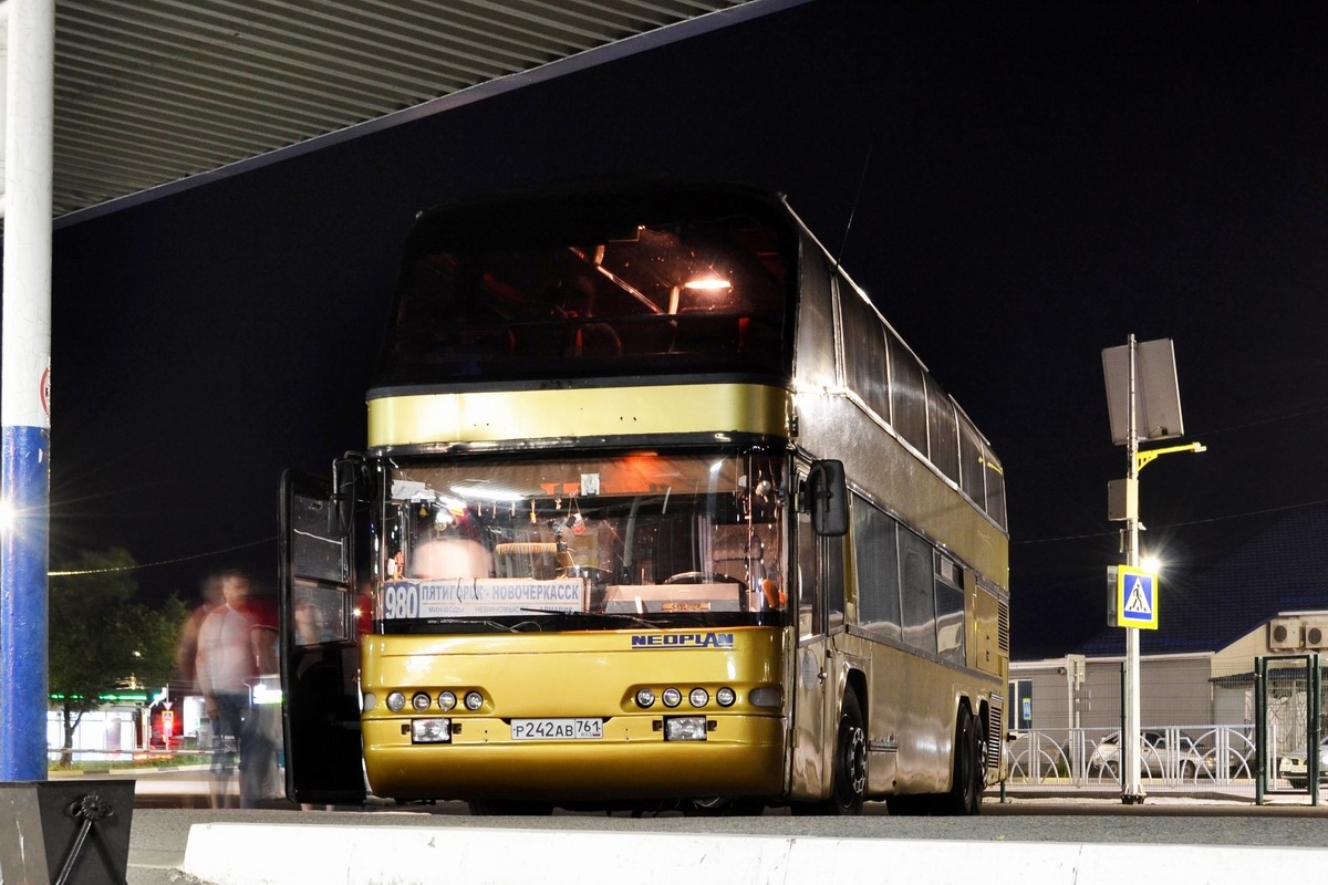 Ростовская область, Neoplan N122/3 Skyliner № Р 242 АВ 761