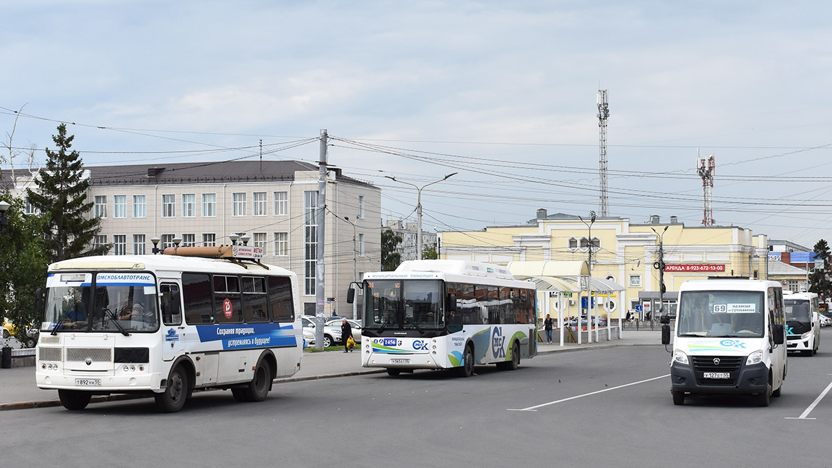 Omsk region, VSA3033 (PAZ-32054) № 248; Omsk region, NefAZ-5299-30-56 № 1456; Omsk region, Luidor-2250DS (GAZ Next) № 617; Omsk region — Bus stops