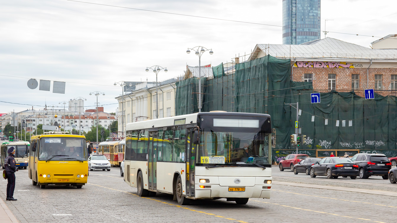 Свердловская область, ЧА A09204 № КМ 227 66; Свердловская область, Yutong ZK6118HGA № АЕ 778 72