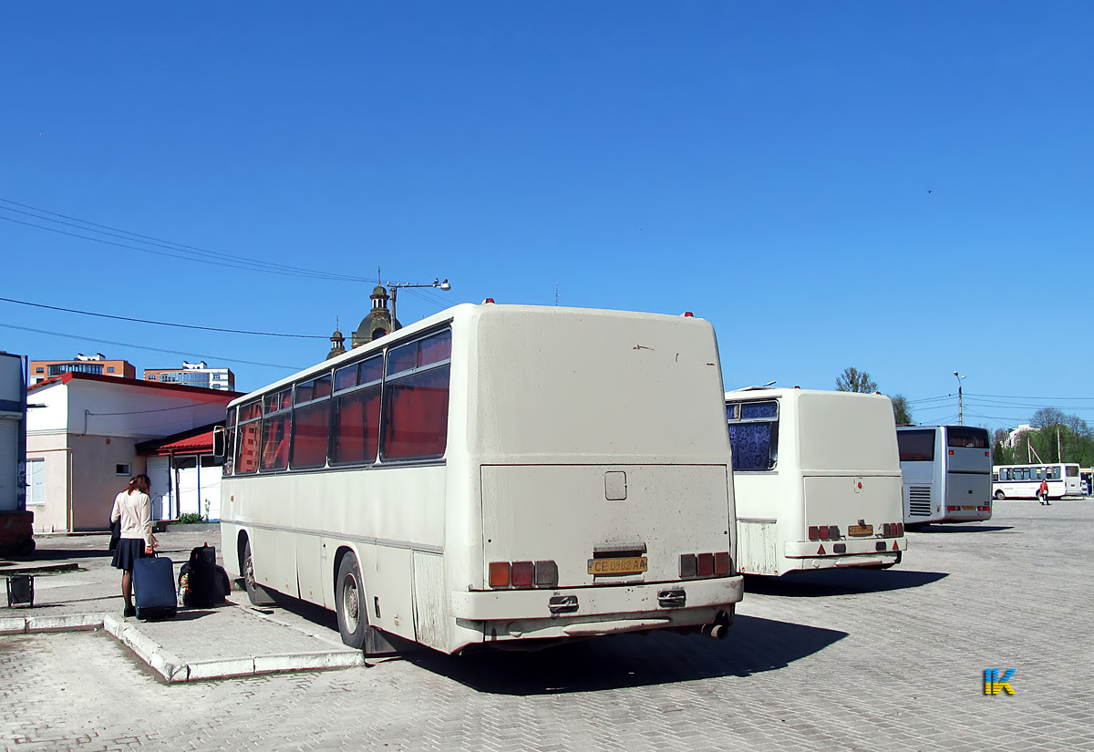 Черновицкая область, Ikarus 256.75 № CE 0982 AA; Черновицкая область, Ikarus 256.50E № CE 0969 AA