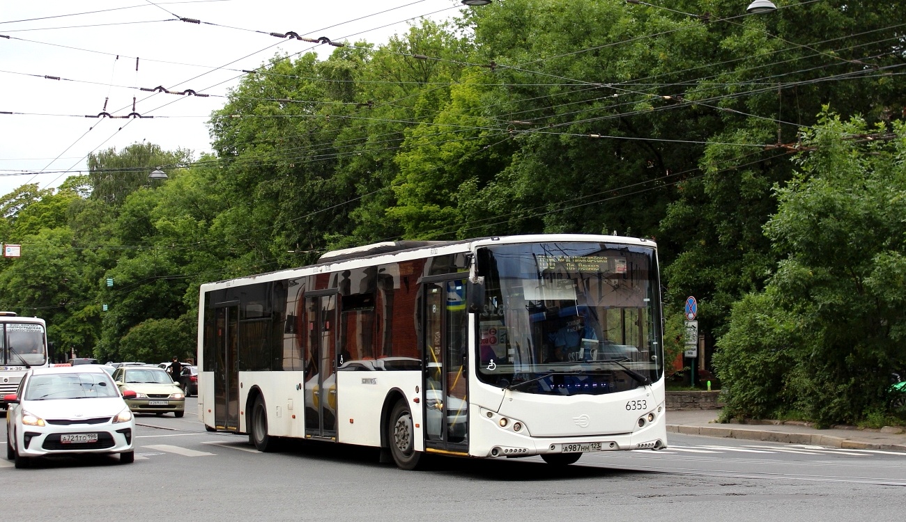 Sankt Petersburg, Volgabus-5270.05 Nr. 6353