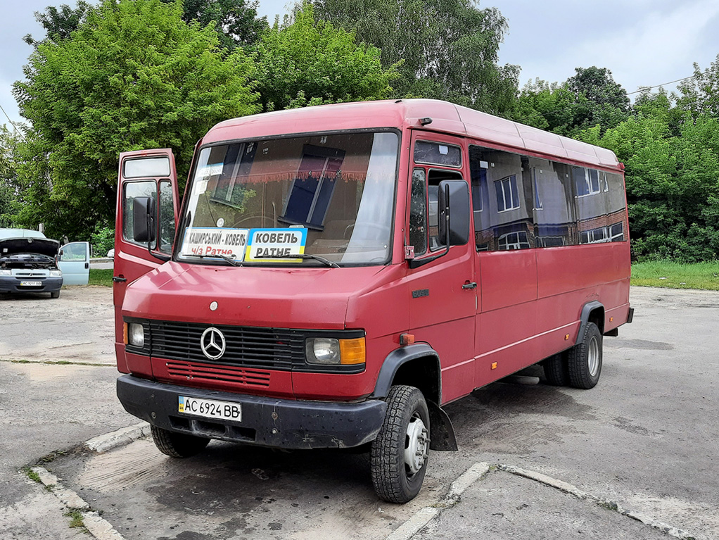 Volinskaya region, Mercedes-Benz T2 609D Nr. AC 6924 BB