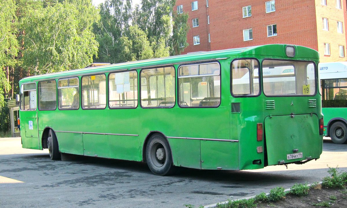 Свердловская область, Mercedes-Benz O305 № А 784 КУ 196
