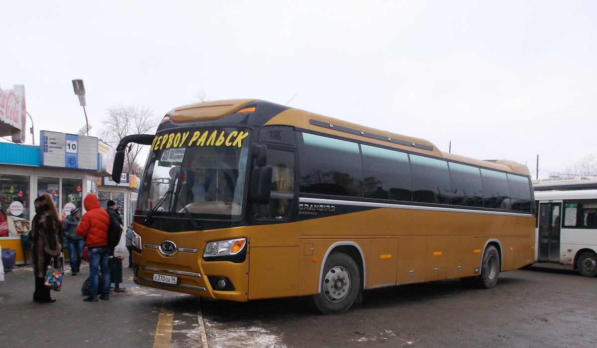 Свердловская область, Kia KM948 Granbird Greenfield № Х 370 ОА 96