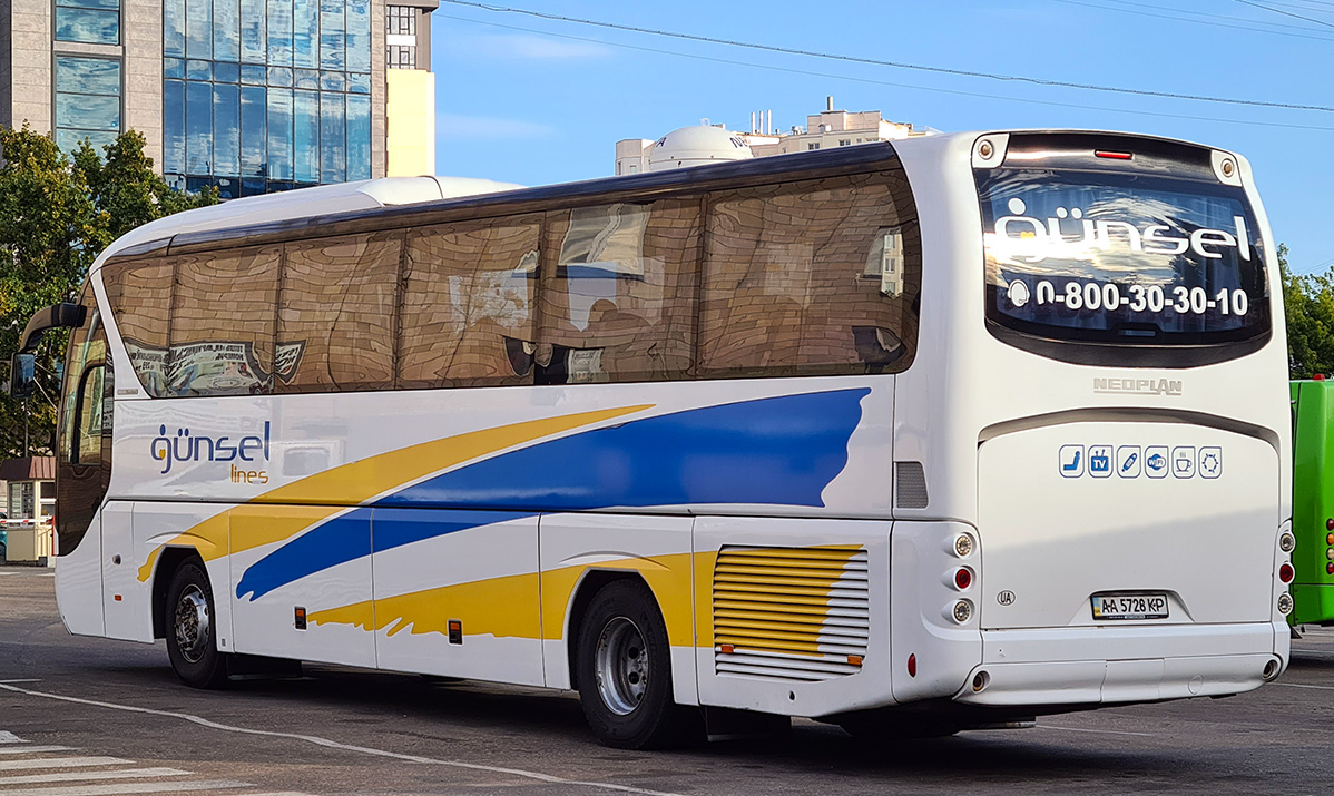 Kiew, Neoplan P21 N2216SHD Tourliner SHD Nr. AA 5728 KP